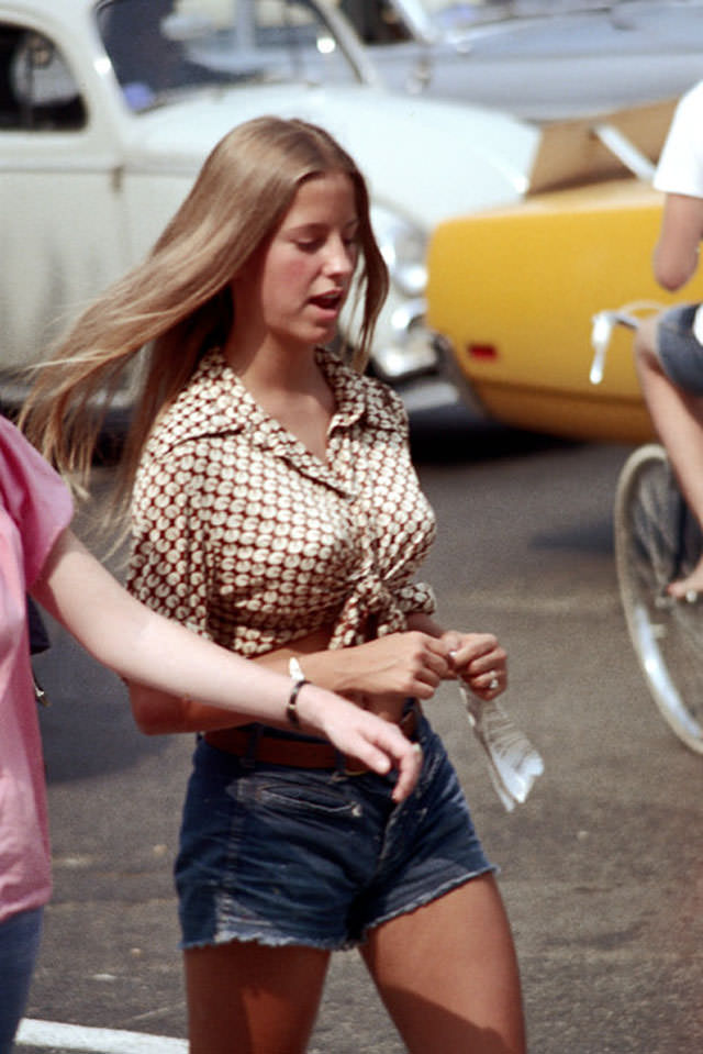 Boston's Summer Street Fashion in the early 1970s Through the Lens of Nick DeWolf