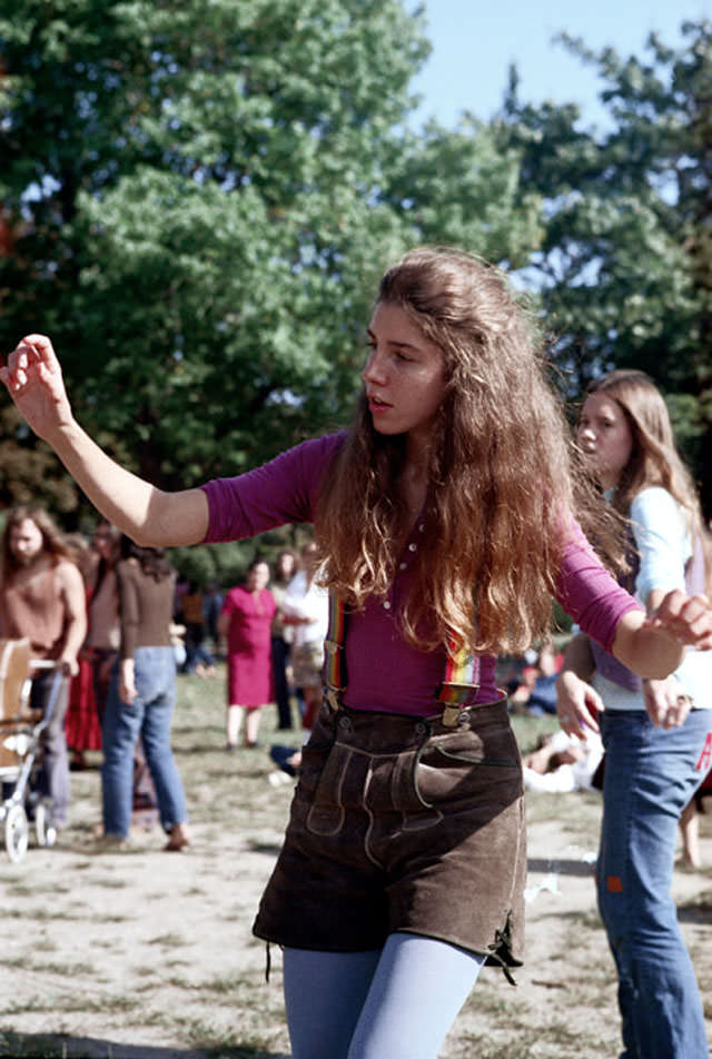 Boston's Summer Street Fashion in the early 1970s Through the Lens of Nick DeWolf