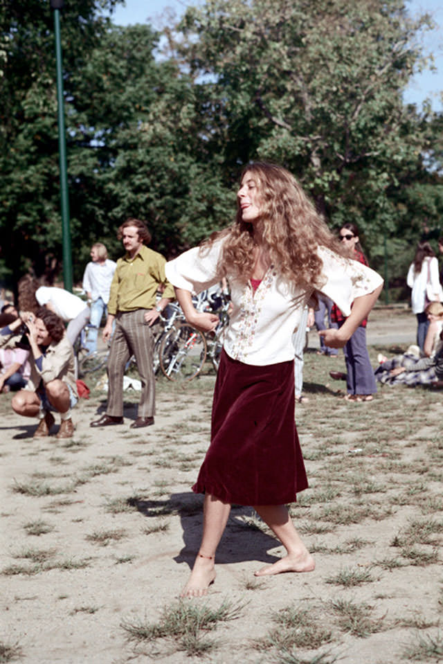 Boston's Summer Street Fashion in the early 1970s Through the Lens of Nick DeWolf