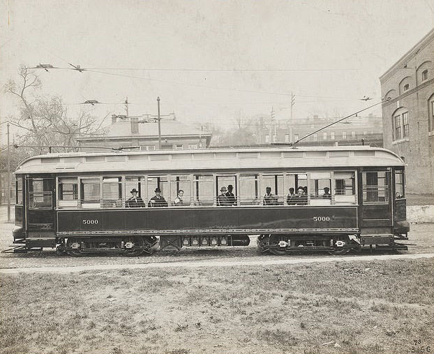 First semi-convertible car, 1900.