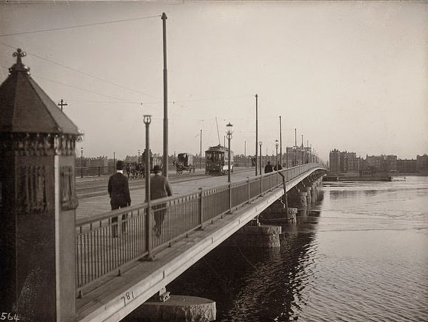 Harvard Bridge, 1895.