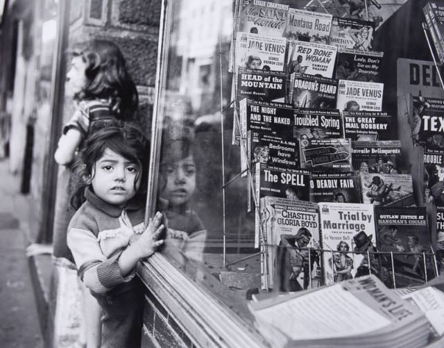 The Street Life of Boston in the 1950s Through the Lense of Jules Aarons