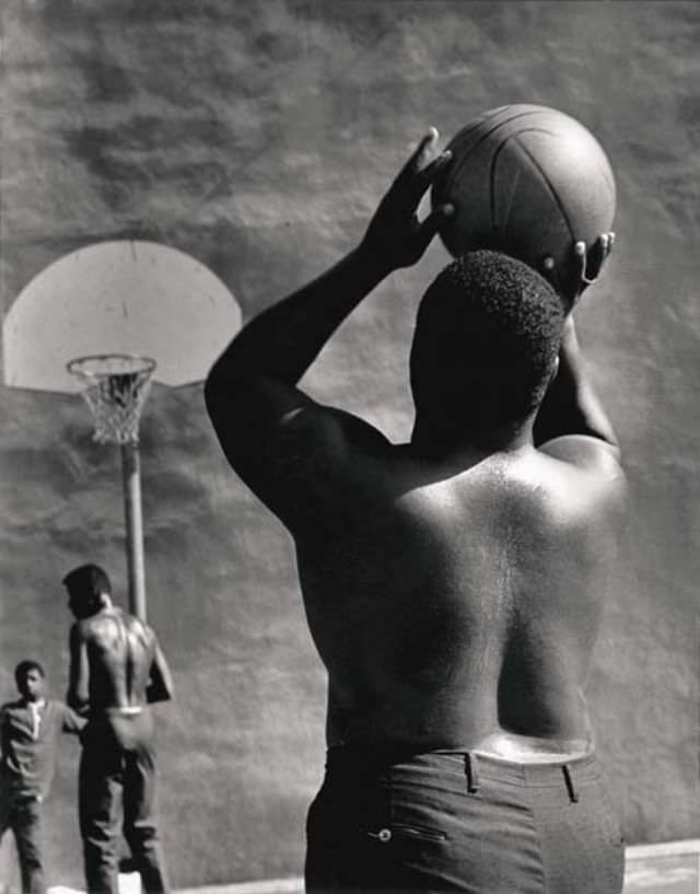 The Street Life of Boston in the 1950s Through the Lense of Jules Aarons