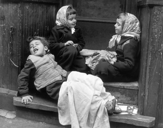 The Street Life of Boston in the 1950s Through the Lense of Jules Aarons