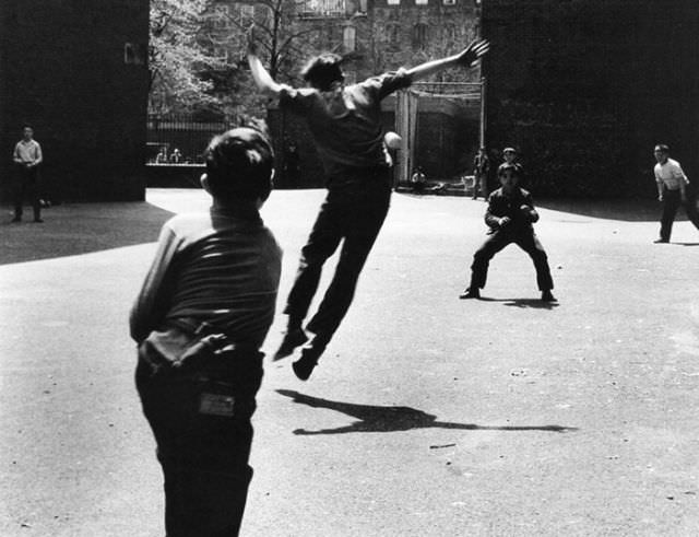 The Street Life of Boston in the 1950s Through the Lense of Jules Aarons