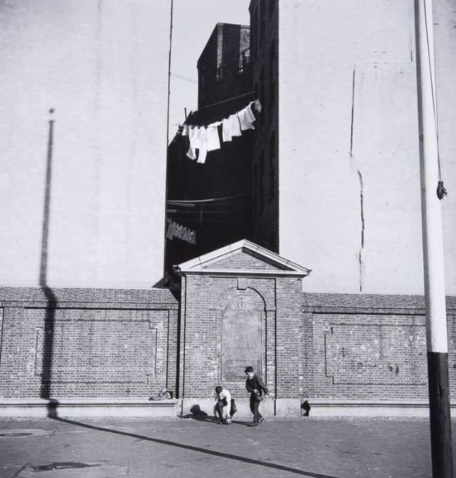 The Street Life of Boston in the 1950s Through the Lense of Jules Aarons