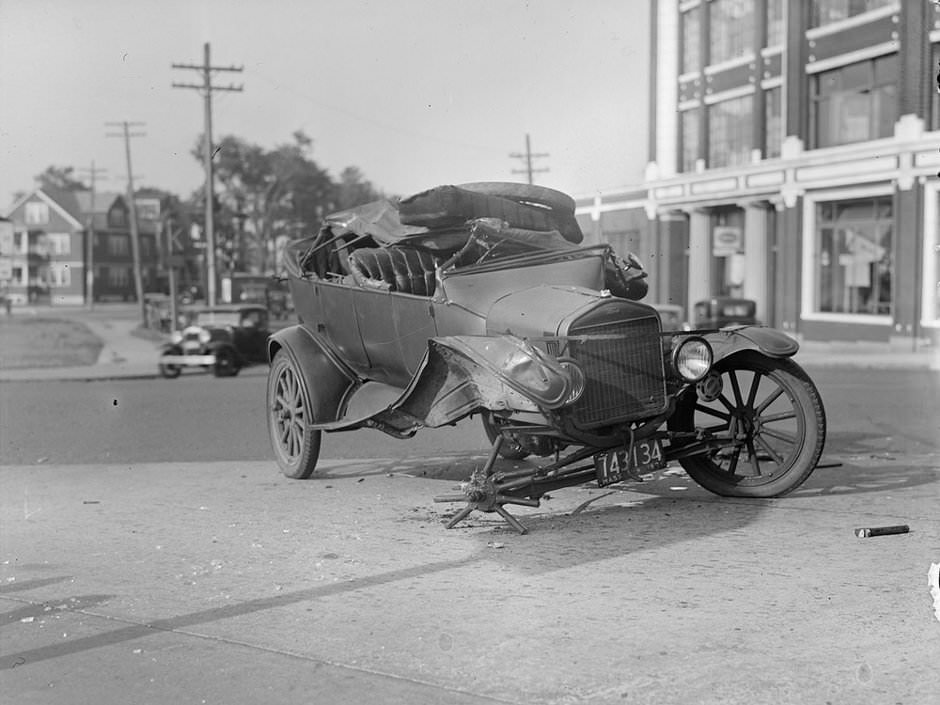 Auto wreck, South End, 1931
