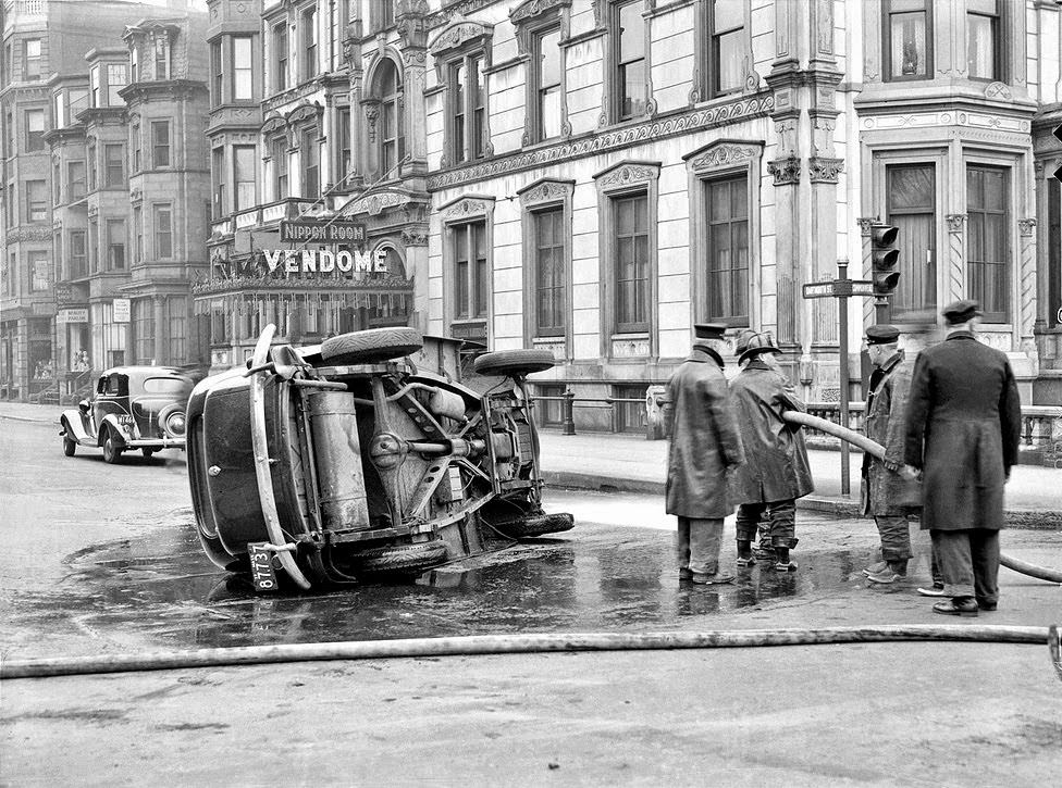 Auto accident in front of Hotel Vendome