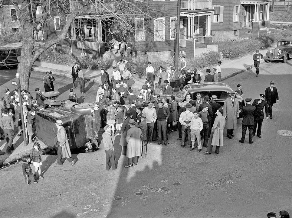 Auto overturned at corner of Radcliffe Street, 1938