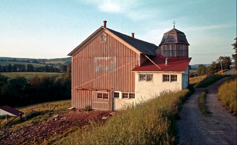 Upstate New York barn, Kings Settlement Road, Chenango County, 1961