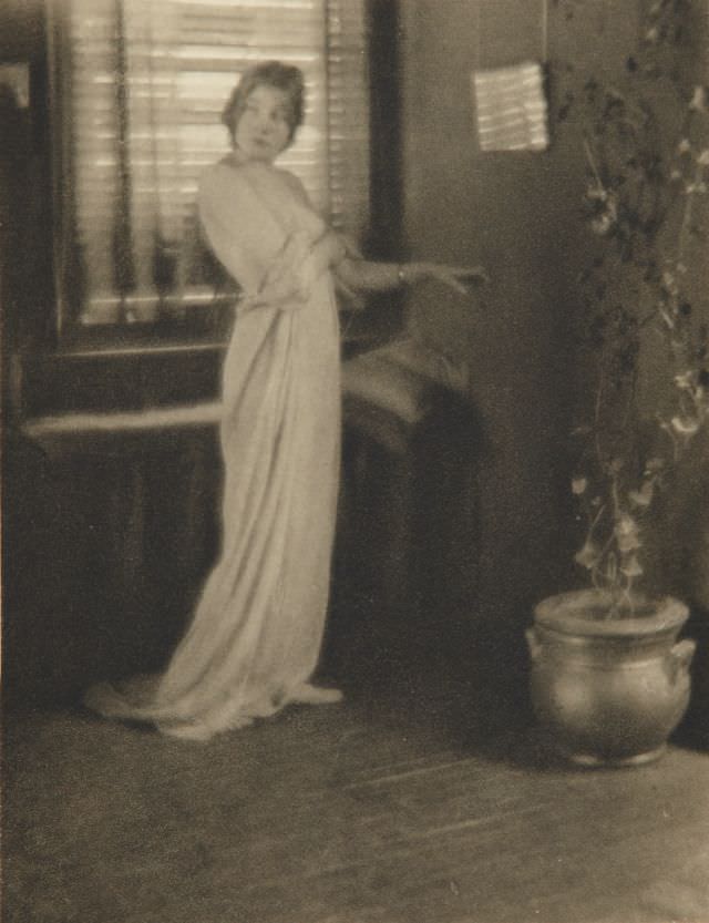 Portrait of an unidentified woman, 1909