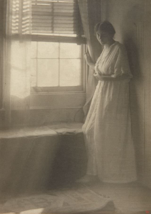 At the studio window (Mrs. Levisohn), 1912