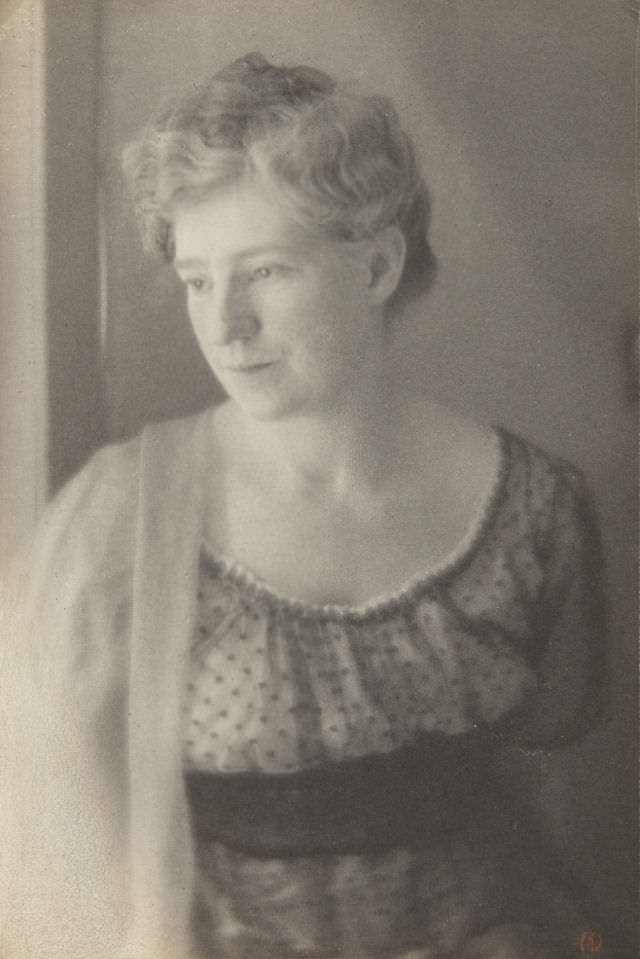 Portrait of Mrs. Josephine Wallace, 1916