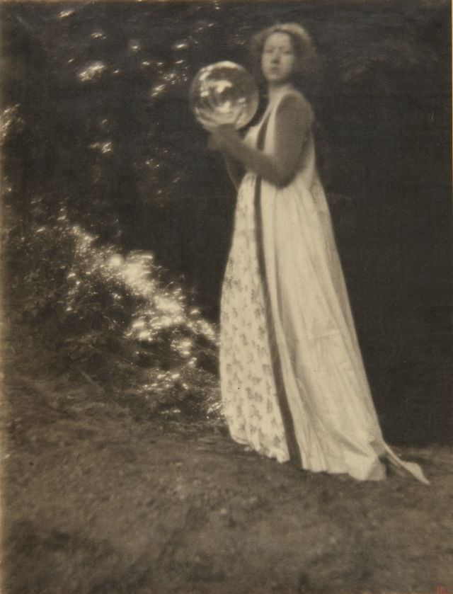 Woman with crystal ball, 1917