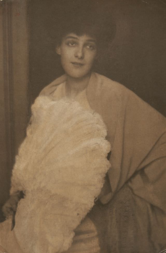 Woman with feather fan, 1919