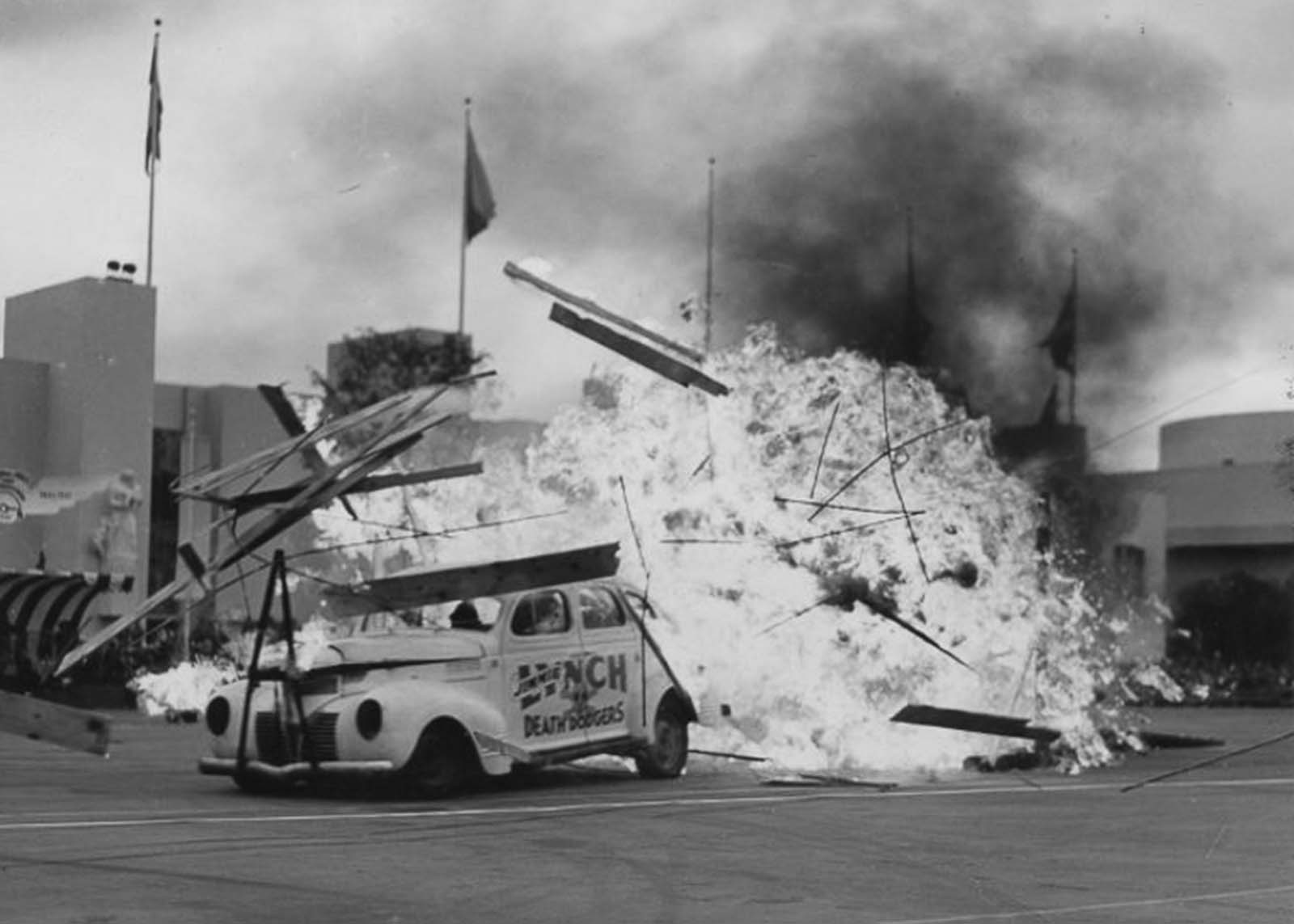 The Daredevil Stunt Drivers who entertained Crowds by Crashing Cars and flying Cars