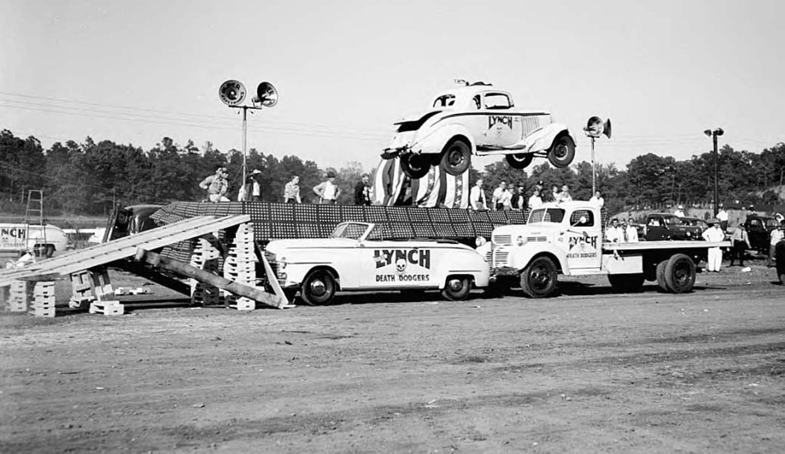 The Daredevil Stunt Drivers who entertained Crowds by Crashing Cars and flying Cars