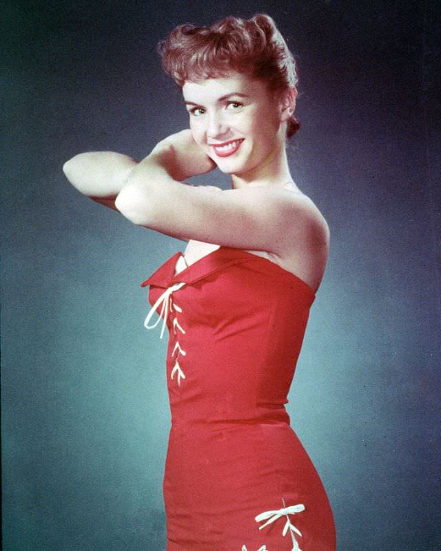 Glamorous Photos of Debbie Reynolds during the Filming of 'Singin' in the Rain (1952)'