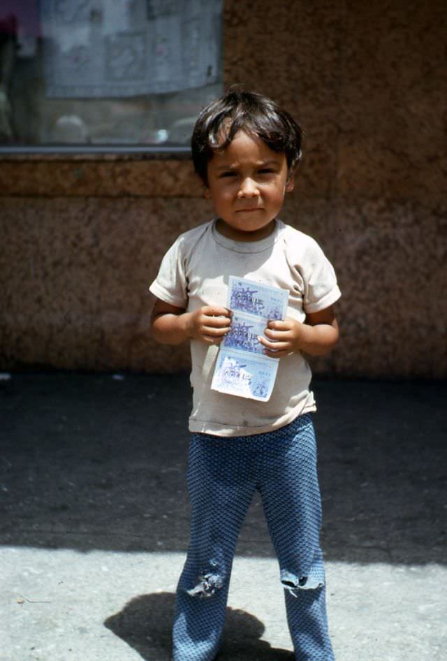 Lottery kid, San Salvador, 1976