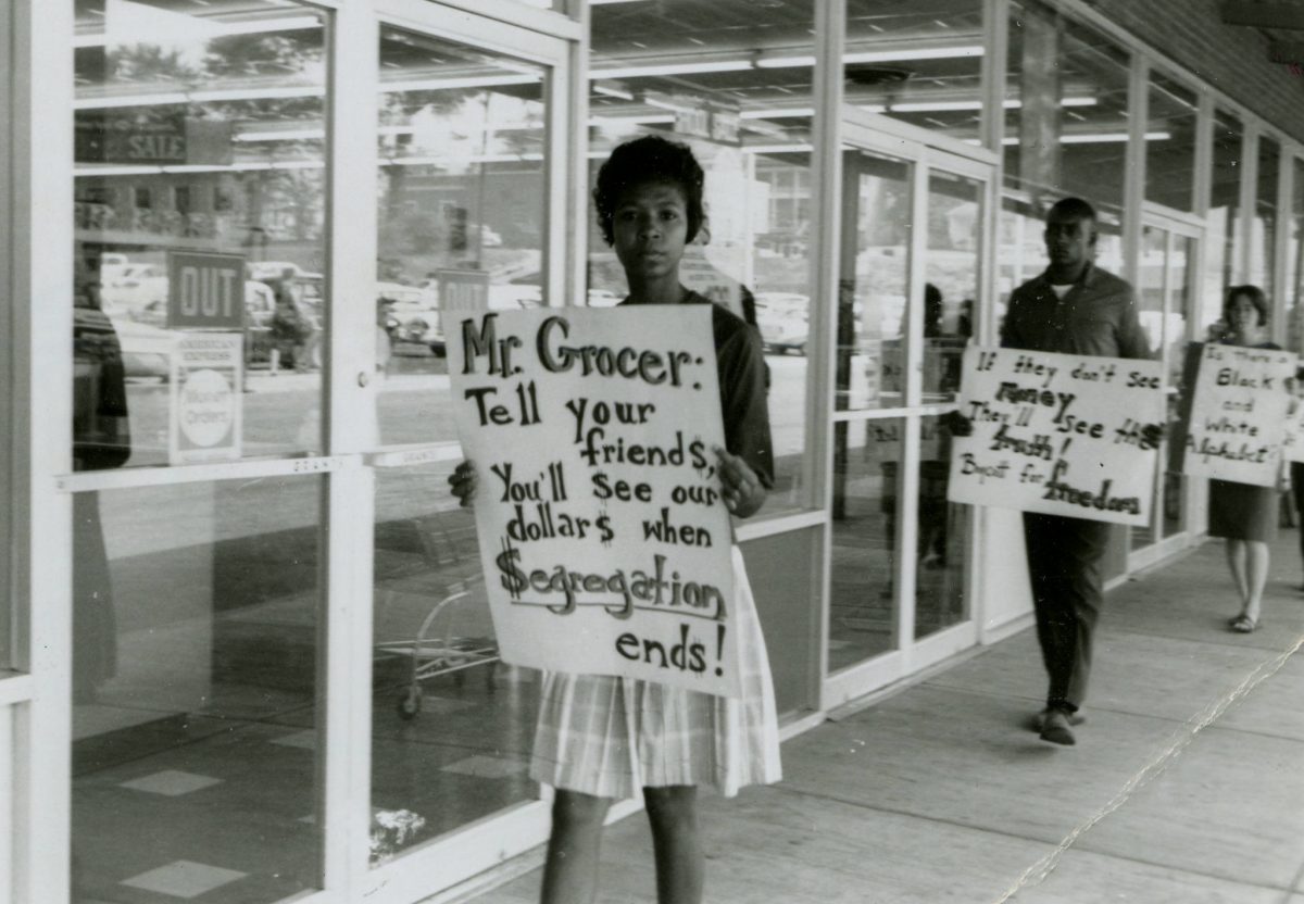 Protesters at Grants, Farmville Shopping Center, August 1963