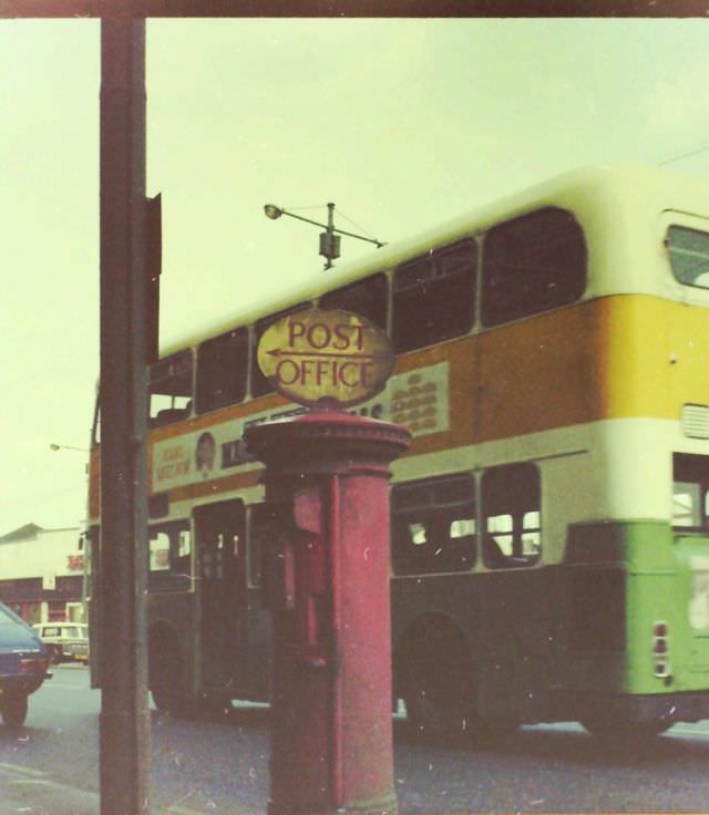 Pillar-box and dd-bus