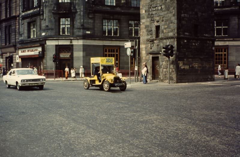 High Street/Trongate with car of Crazy House department store opposite