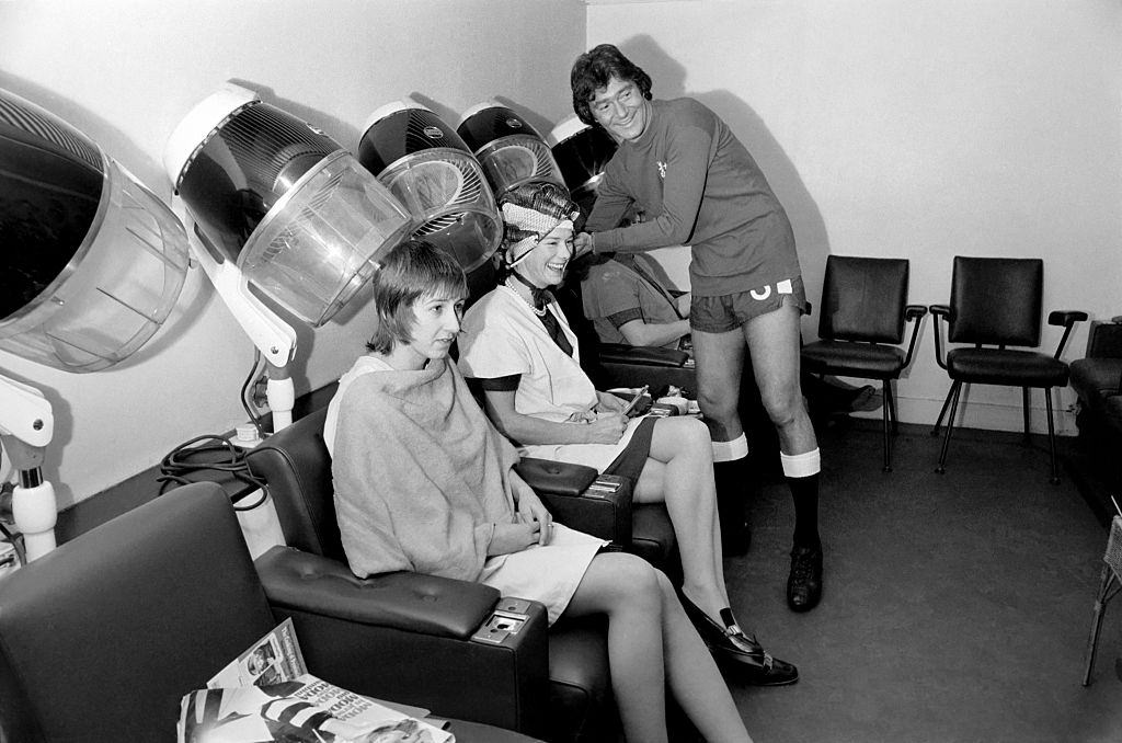 Women under hairdyer, 1973