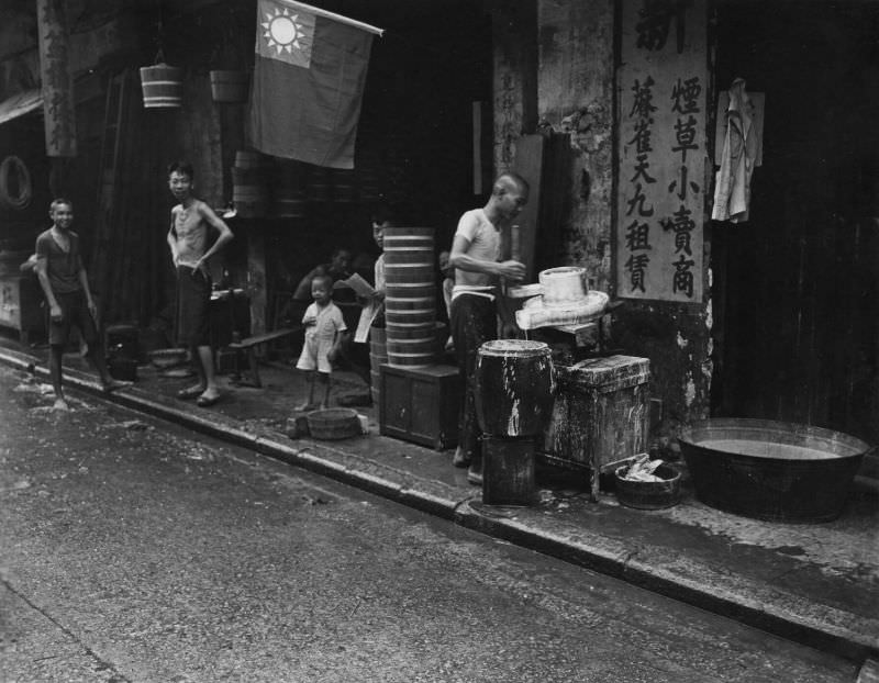Pot makers in Hong Kong, August 1945