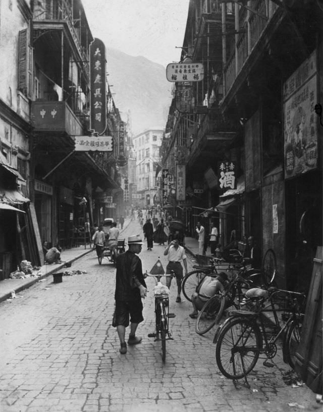Pottinger Street, looking towards Queen's Road Central, from the junction with Des Voeux Road Central, Hong Kong, August 1945