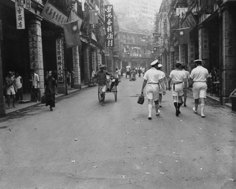 Queen's Road West, westbound from the junction with Queen Street, 1945