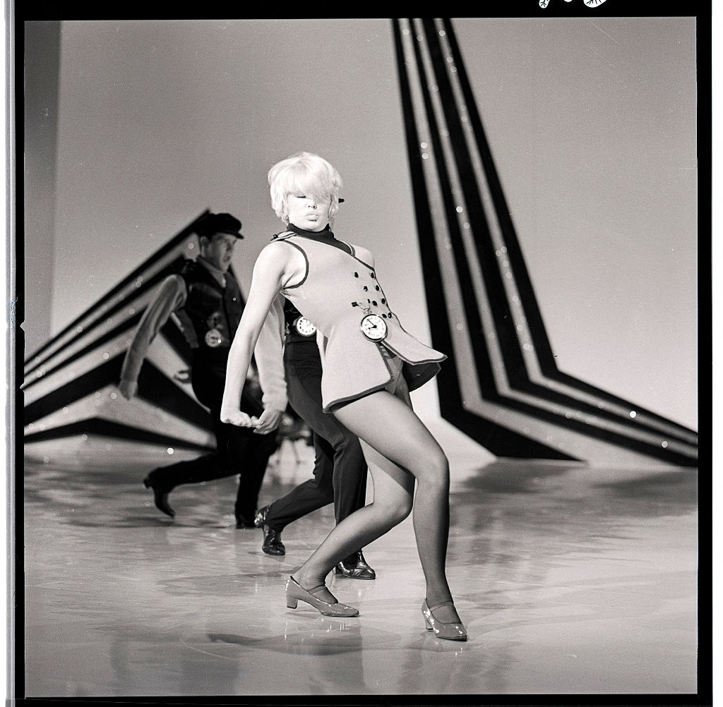 Joey Heatherton in 'The Hollywood Palace', February 7, 1969