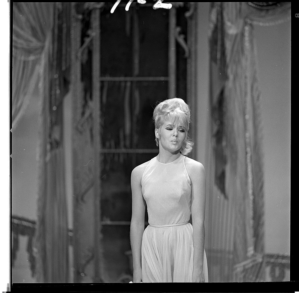 Joey Heatherton in 'The Hollywood Palace', December 4, 1965