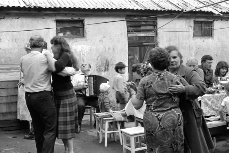 Everyday Life in Khrustalnyi During the 1980s Through the Lens of Juri Nesterov