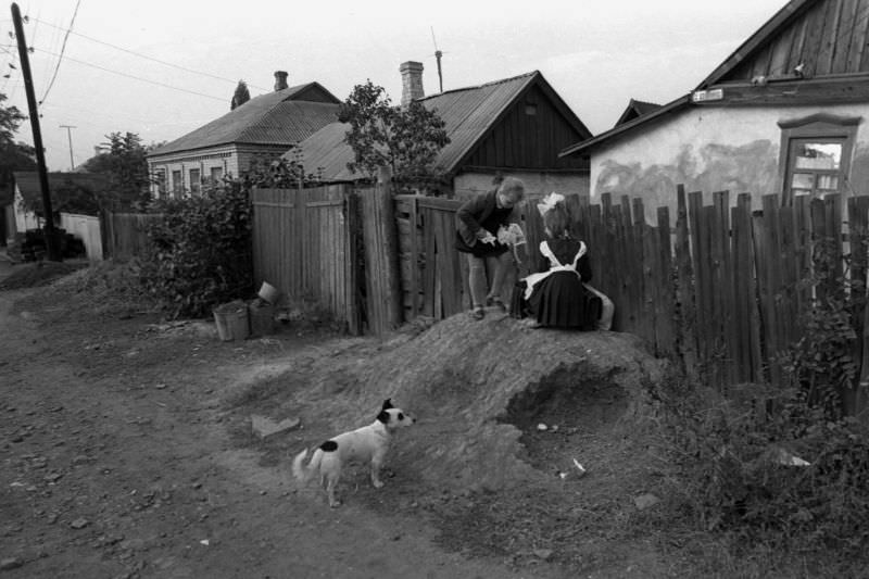 Everyday Life in Khrustalnyi During the 1980s Through the Lens of Juri Nesterov