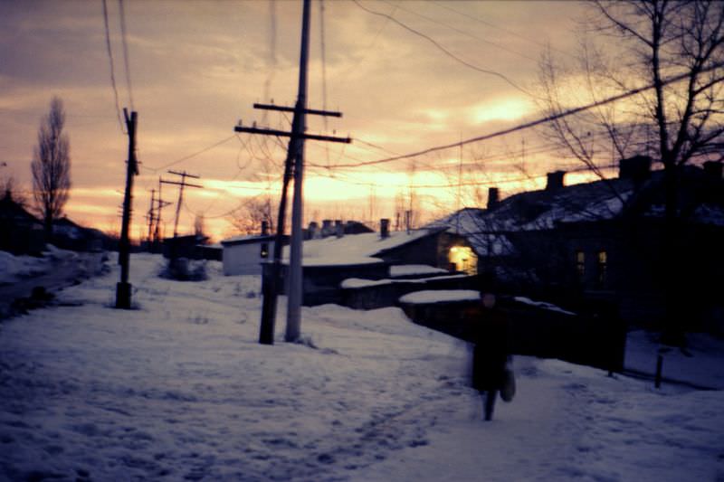 Everyday Life in Khrustalnyi During the 1980s Through the Lens of Juri Nesterov