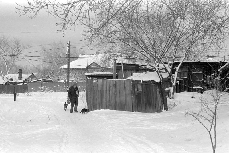 Everyday Life in Khrustalnyi During the 1980s Through the Lens of Juri Nesterov