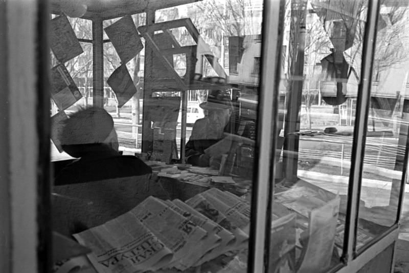 Everyday Life in Khrustalnyi During the 1980s Through the Lens of Juri Nesterov