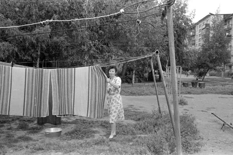 Everyday Life in Khrustalnyi During the 1980s Through the Lens of Juri Nesterov