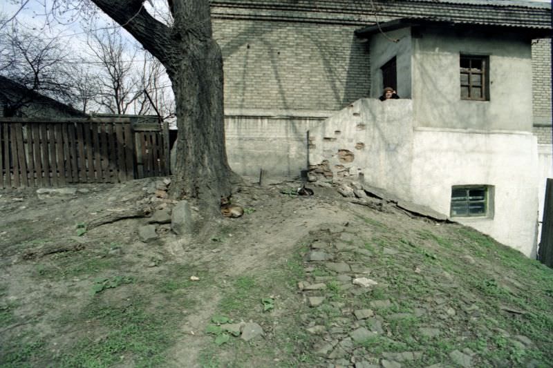 Everyday Life in Khrustalnyi During the 1980s Through the Lens of Juri Nesterov