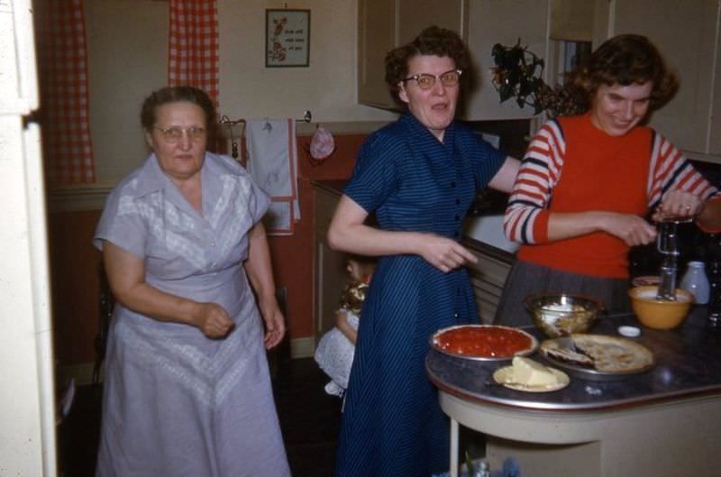 What Kitchens looked like in the 1950s Through These Cool Vintage Photos