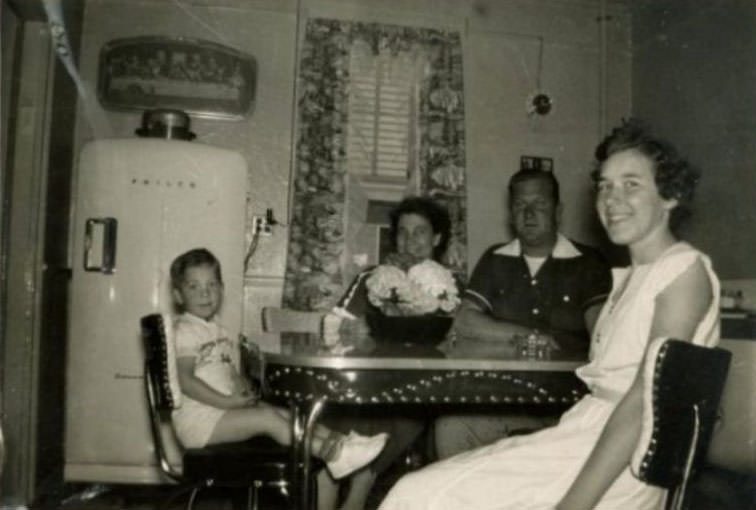 What Kitchens looked like in the 1950s Through These Cool Vintage Photos