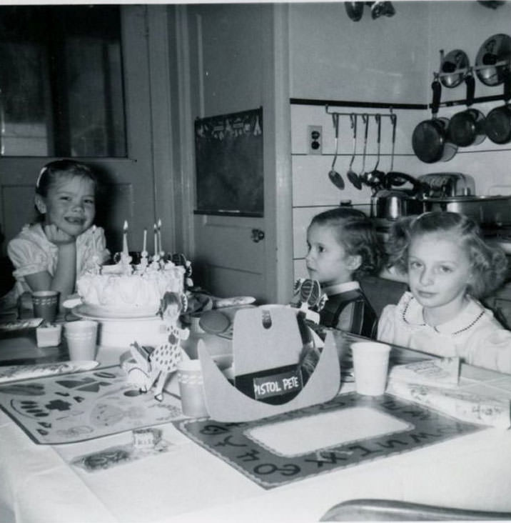 What Kitchens looked like in the 1950s Through These Cool Vintage Photos