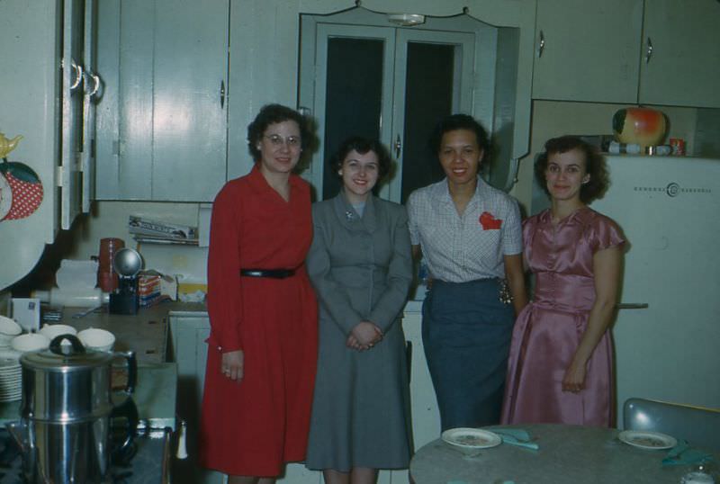 What Kitchens looked like in the 1950s Through These Cool Vintage Photos