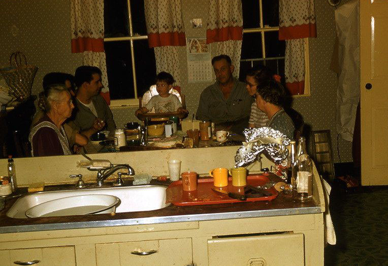 What Kitchens looked like in the 1950s Through These Cool Vintage Photos