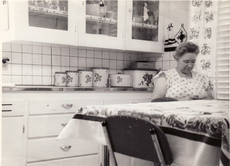 What Kitchens looked like in the 1950s Through These Cool Vintage Photos