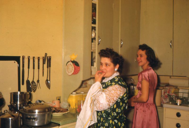 What Kitchens looked like in the 1950s Through These Cool Vintage Photos