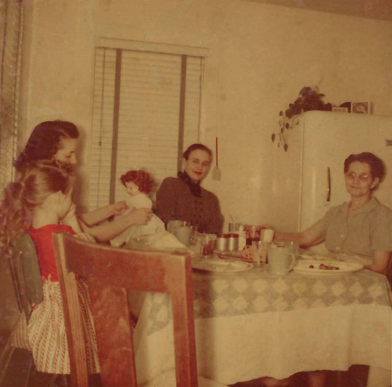 What Kitchens looked like in the 1950s Through These Cool Vintage Photos