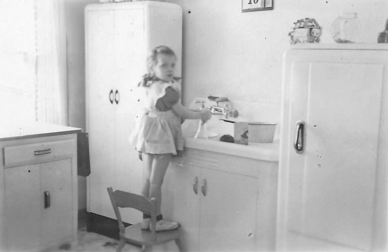 What Kitchens looked like in the 1950s Through These Cool Vintage Photos