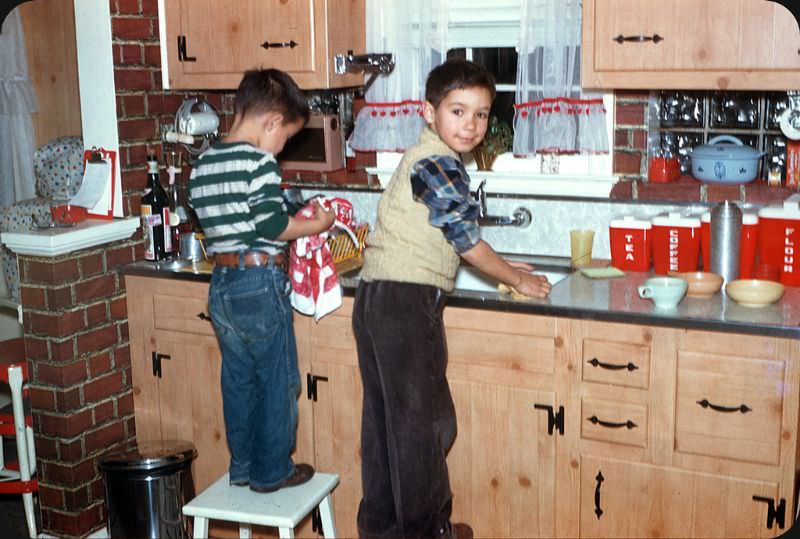 What Kitchens looked like in the 1950s Through These Cool Vintage Photos