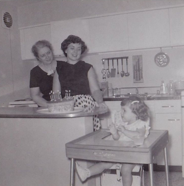What Kitchens looked like in the 1950s Through These Cool Vintage Photos